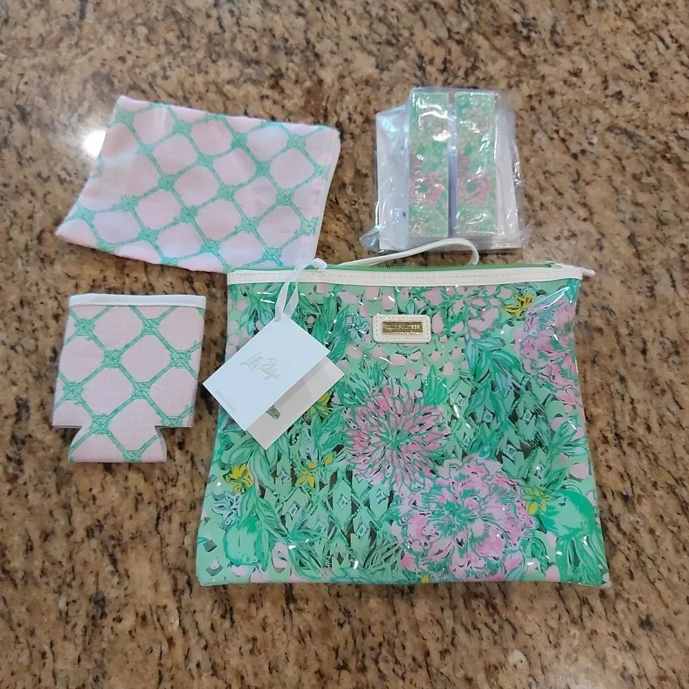 Lilly Pulitzer Water Resistant Vinyl Beach Day Pouch, Zipper Bag/Clips/Hugger